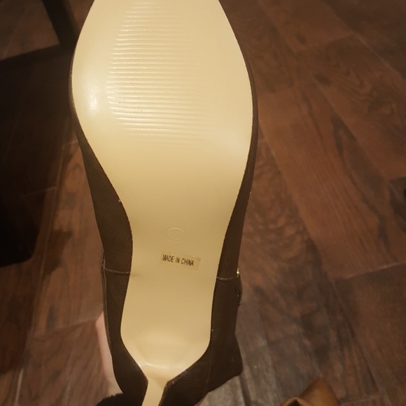 NWOT 🔴3.5 inch heel. Ankle boots - Picture 3 of 3